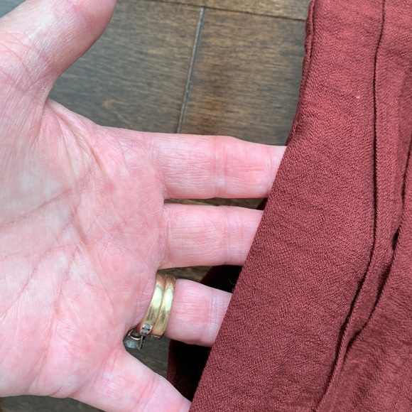 - Paper bag style burgundy pants - Picture 4 of 6